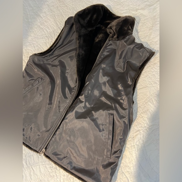 Reversible faux fur/polyester vest chocolate brown with zipper and pockets blass - Picture 6 of 9